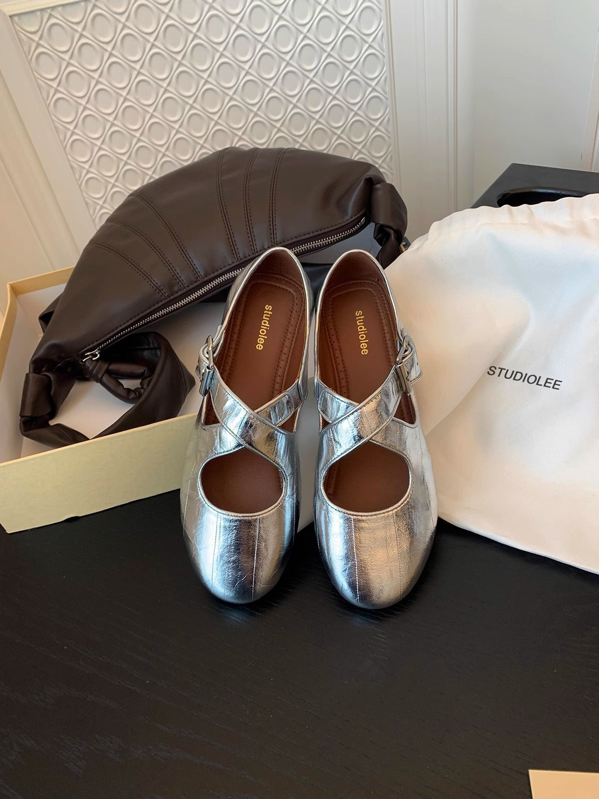 Cross Strap Silver Round Head Women's Shallow Mouth Flat Bottom Leather Shoes