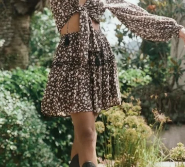 Falda de verano de cintura alta de una pieza con estampado de lunares y flecos