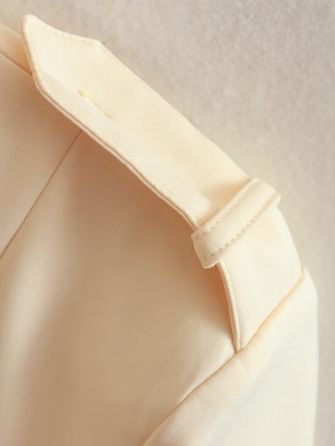 Blazer corto con cuello y patchwork adelgazante para mujer de otoño