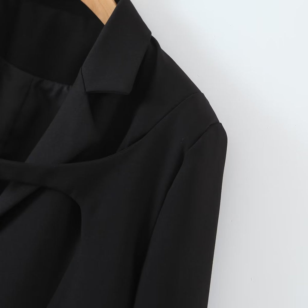 Blazer droit mi-long pour femme, taille S, style automne. Col à fermoir métallique.