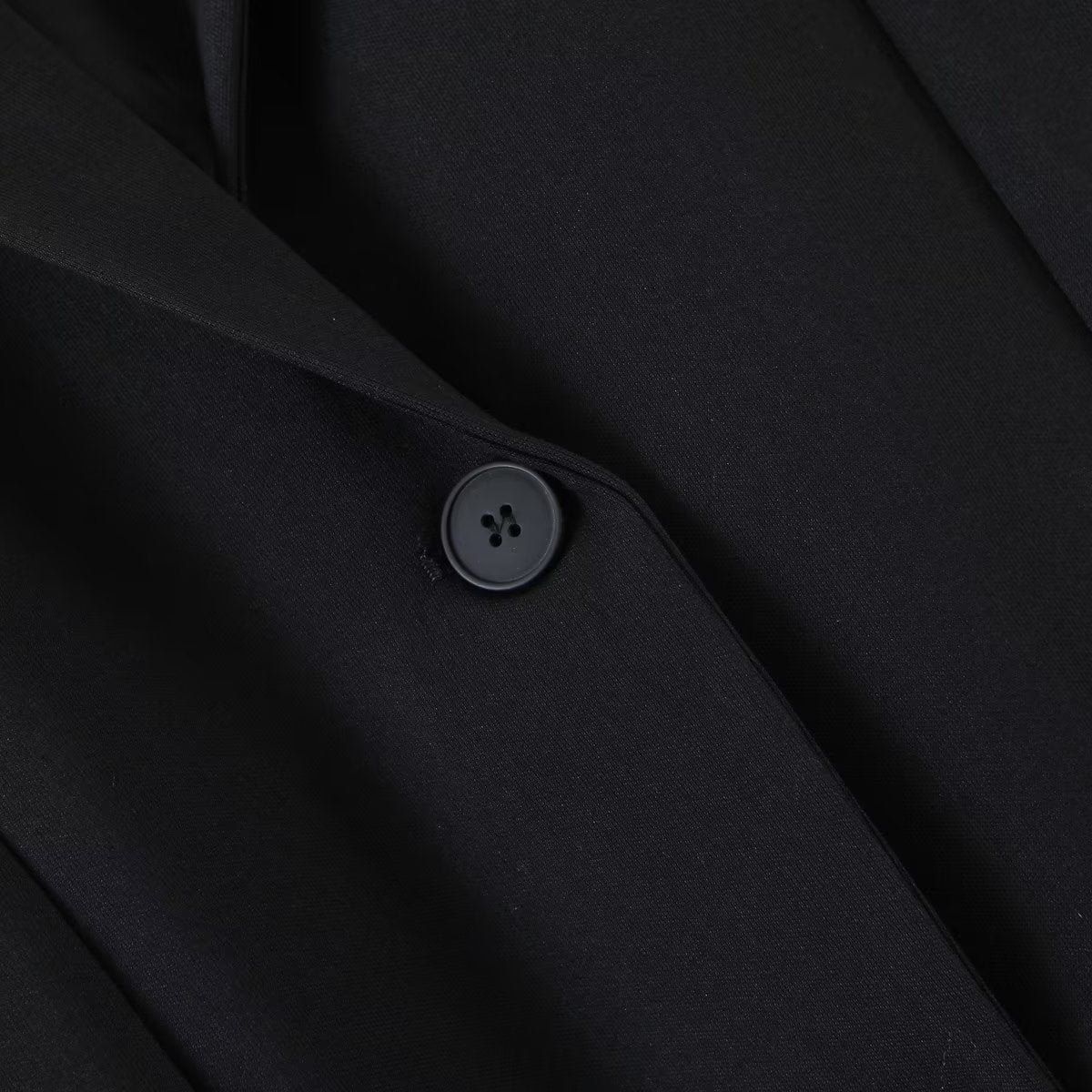 Blazer droit mi-long pour femme, taille S, style automne. Col à fermoir métallique.