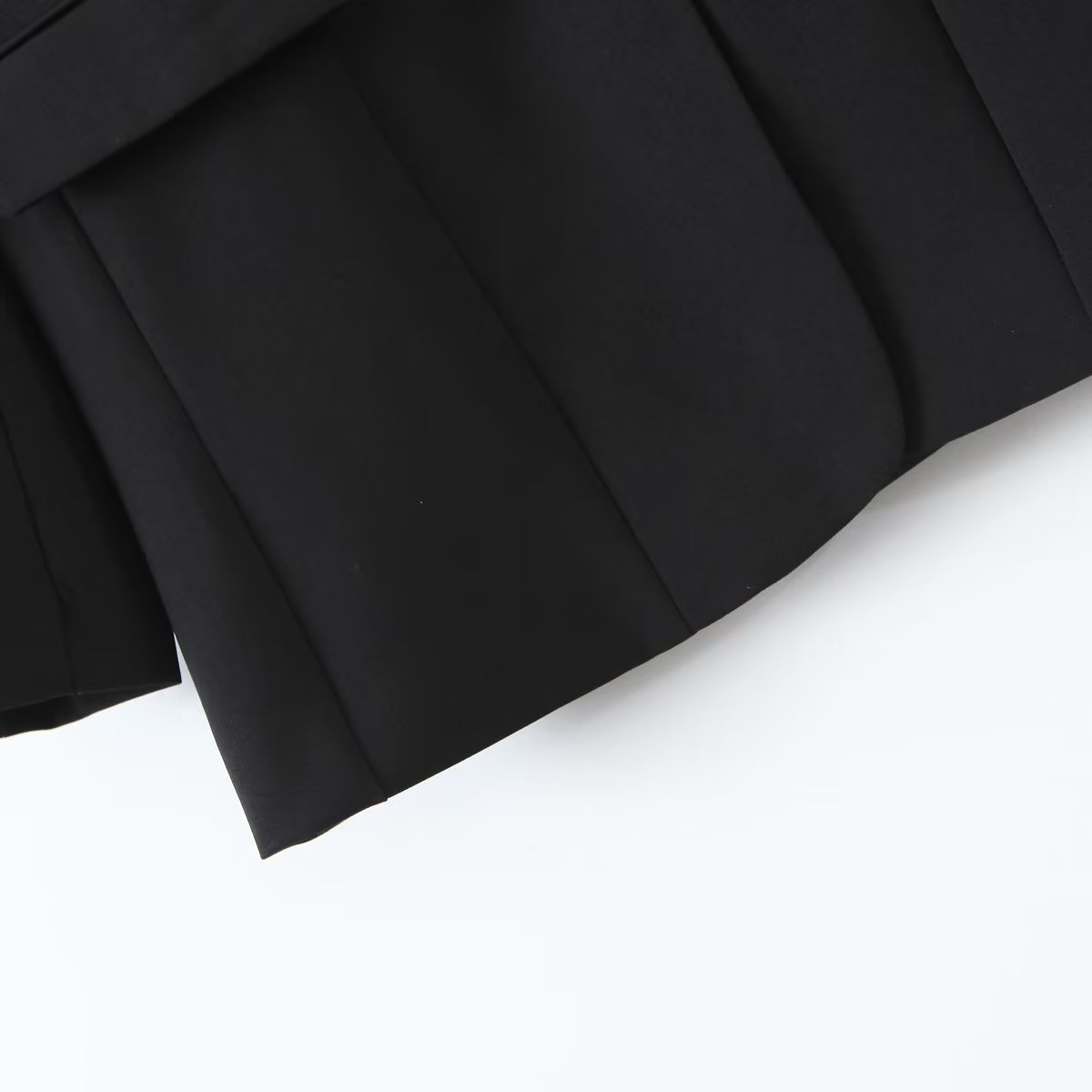 Blazer droit mi-long pour femme, taille S, style automne. Col à fermoir métallique.