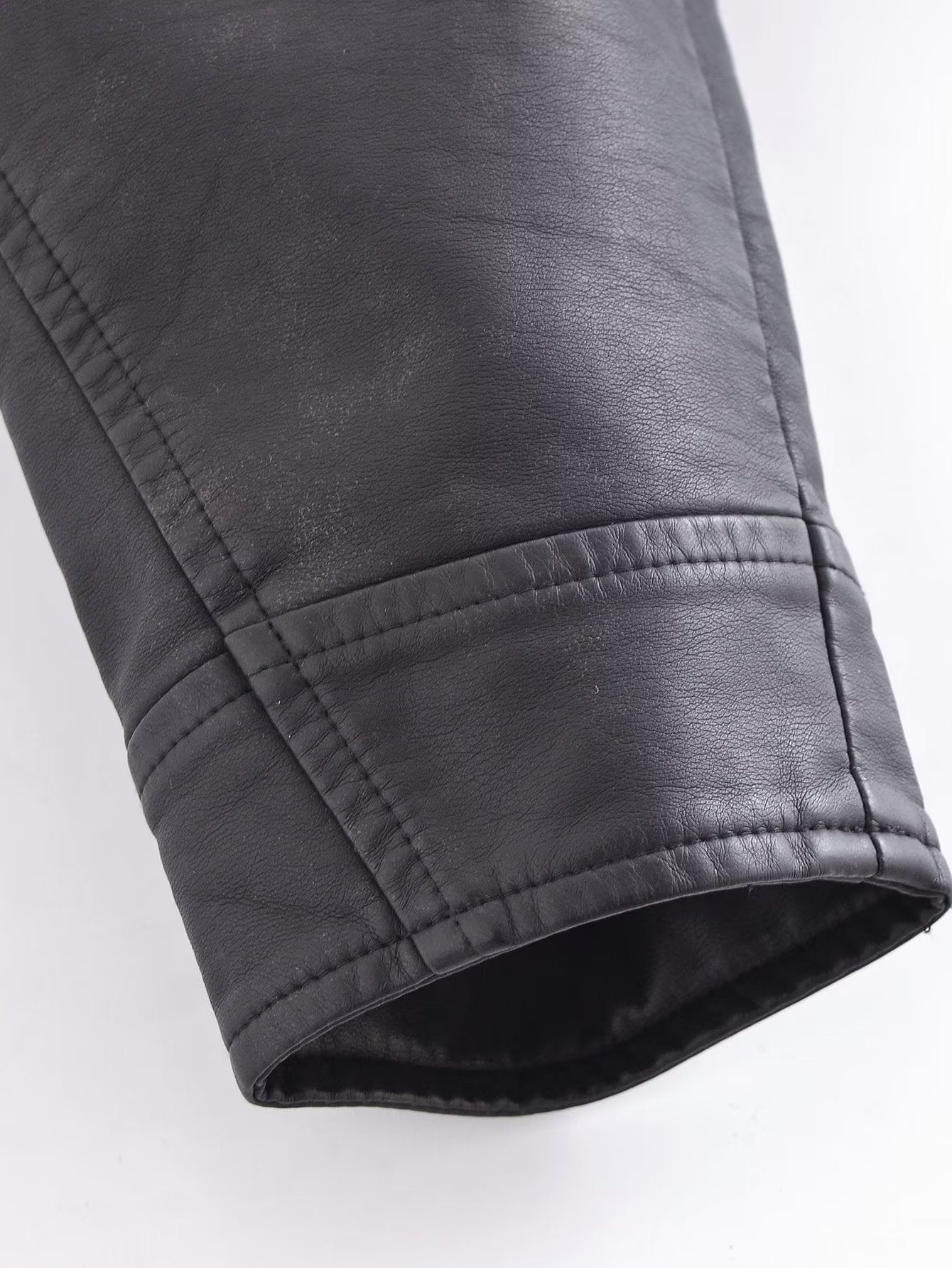 Chaqueta de cuero negra con cremallera y adorno para mujer, abrigo de cuero para motocicleta, primavera