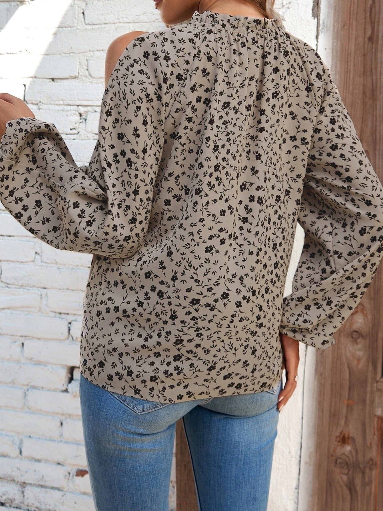 Women New Spring and Autumn Elegant Small Floral Print Long sleeved off shoulder Top