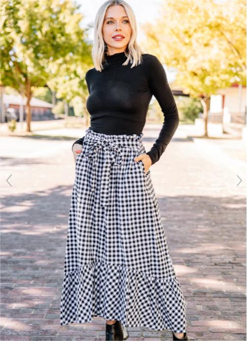 Falda holgada informal de cintura alta con cordones, bolsillos, costuras a cuadros blancos y negros, longitud media, estilo swing grande