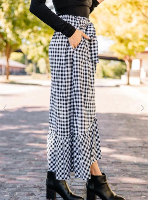 Falda holgada informal de cintura alta con cordones, bolsillos, costuras a cuadros blancos y negros, longitud media, estilo swing grande