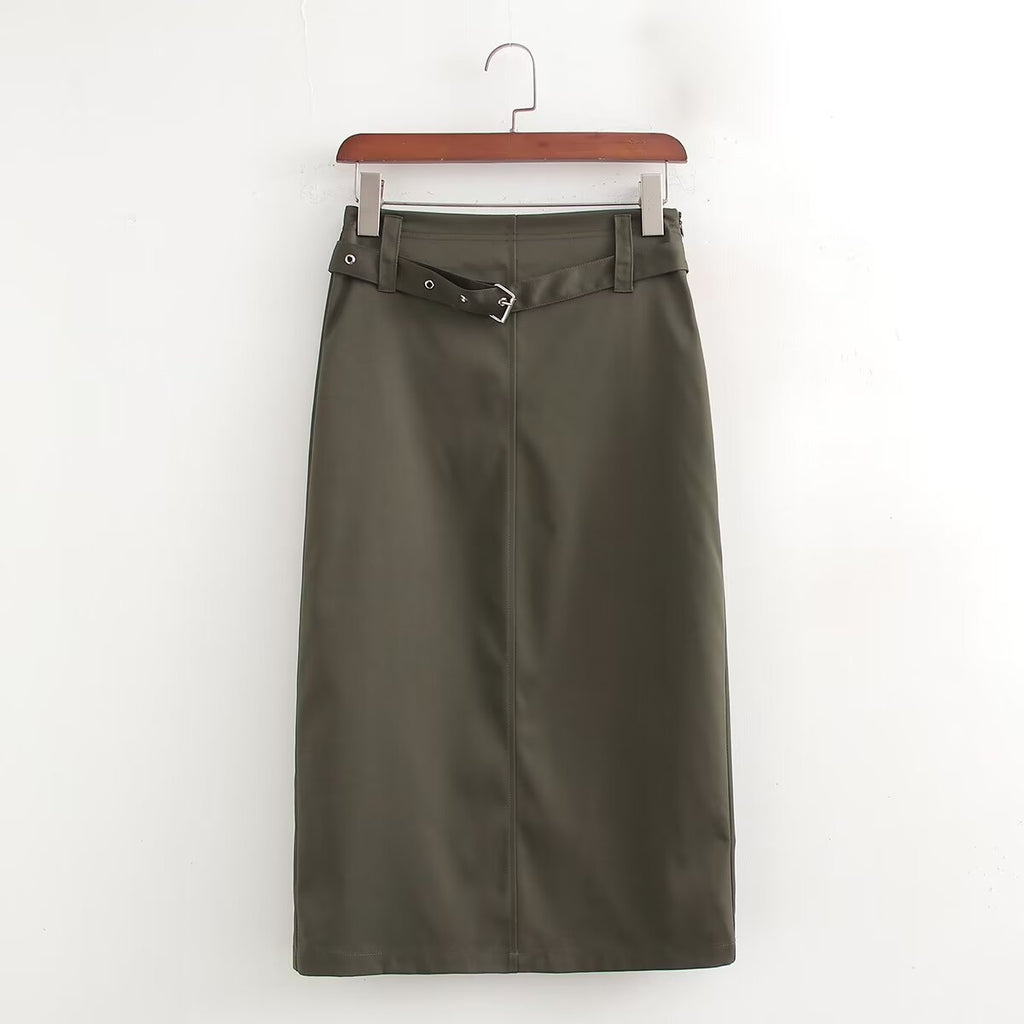 Jupe mi-longue droite taille haute, couleur unie, avec ceinture, idéale pour l'automne et l'hiver. Affinante.