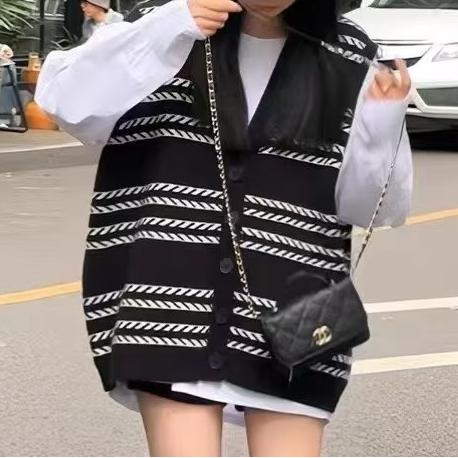 Women Clothing Autumn Black White Striped V neck Knitted Sleeveless Loose Fitting Waistcoat Vest