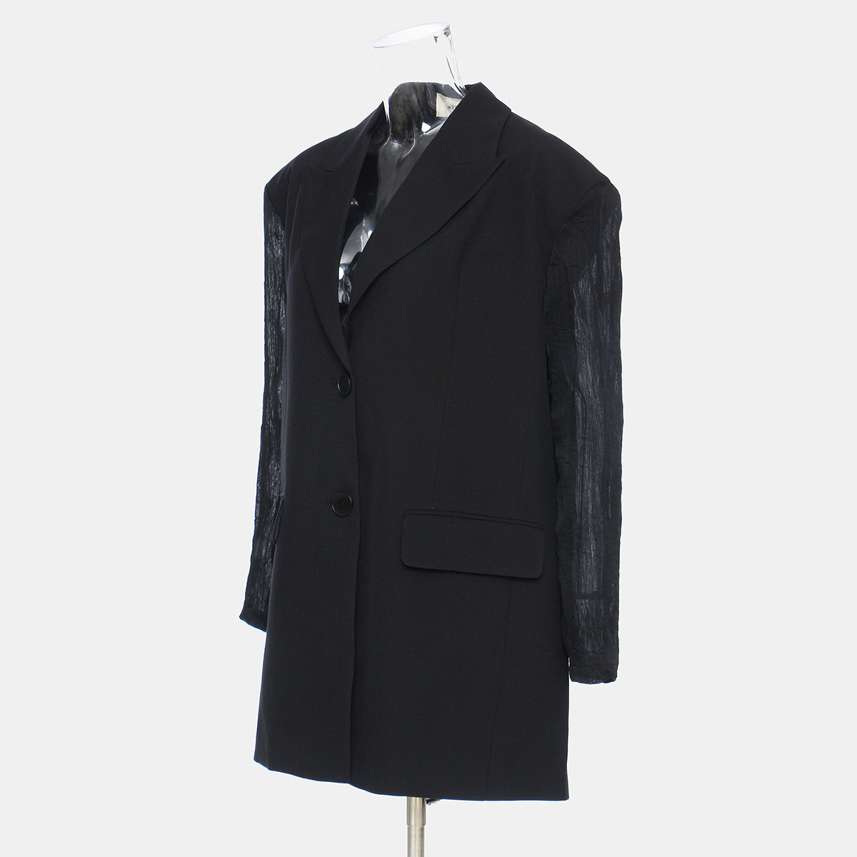 Blazer holgado con espalda descubierta, mangas plisadas y cordones