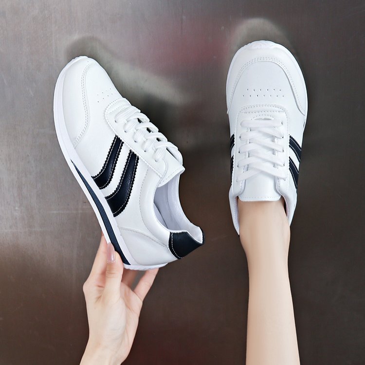 Casual Lace Up Soft Bottom Wild Sneaker