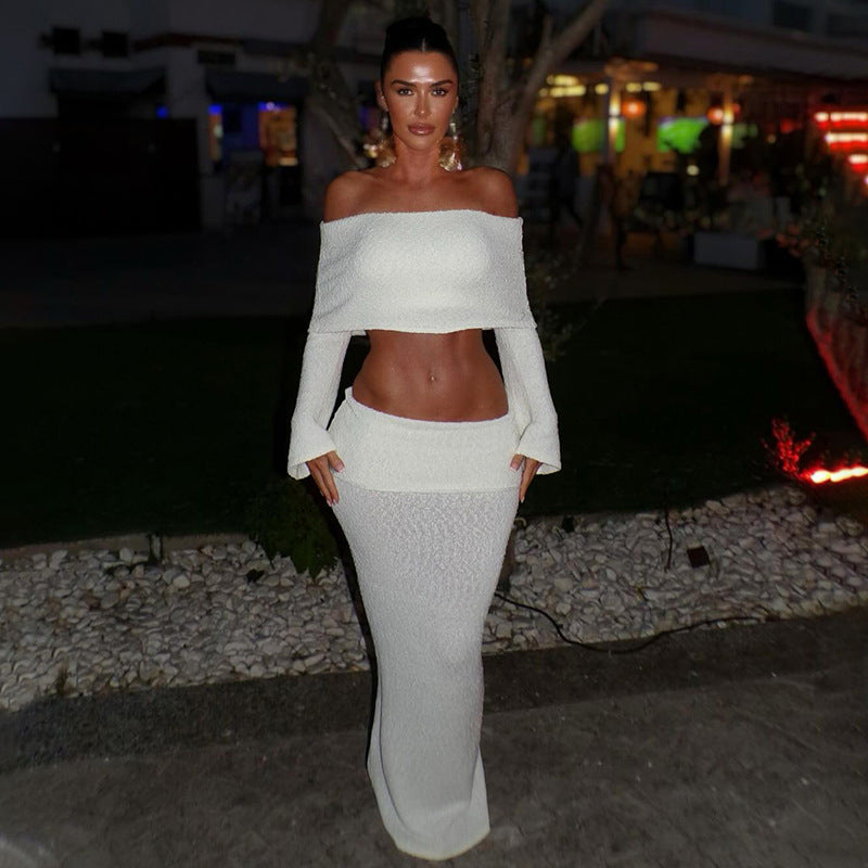 Ensemble automne-hiver sexy composé d'un haut court à épaules dénudées et d'une jupe unie taille haute pour femme
