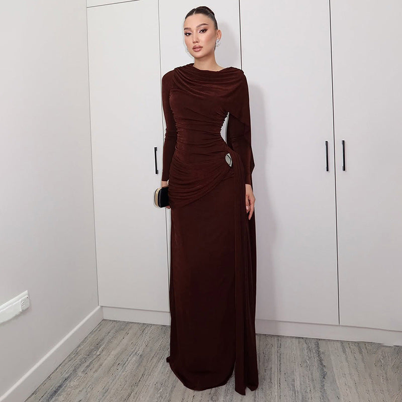 Robe maxi unie à taille cintrée et ruban plissé, idéale pour l'automne et l'hiver