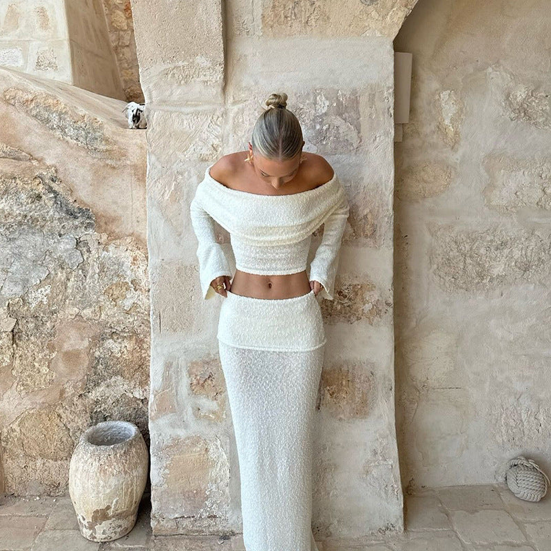 Ensemble automne-hiver sexy composé d'un haut court à épaules dénudées et d'une jupe unie taille haute pour femme