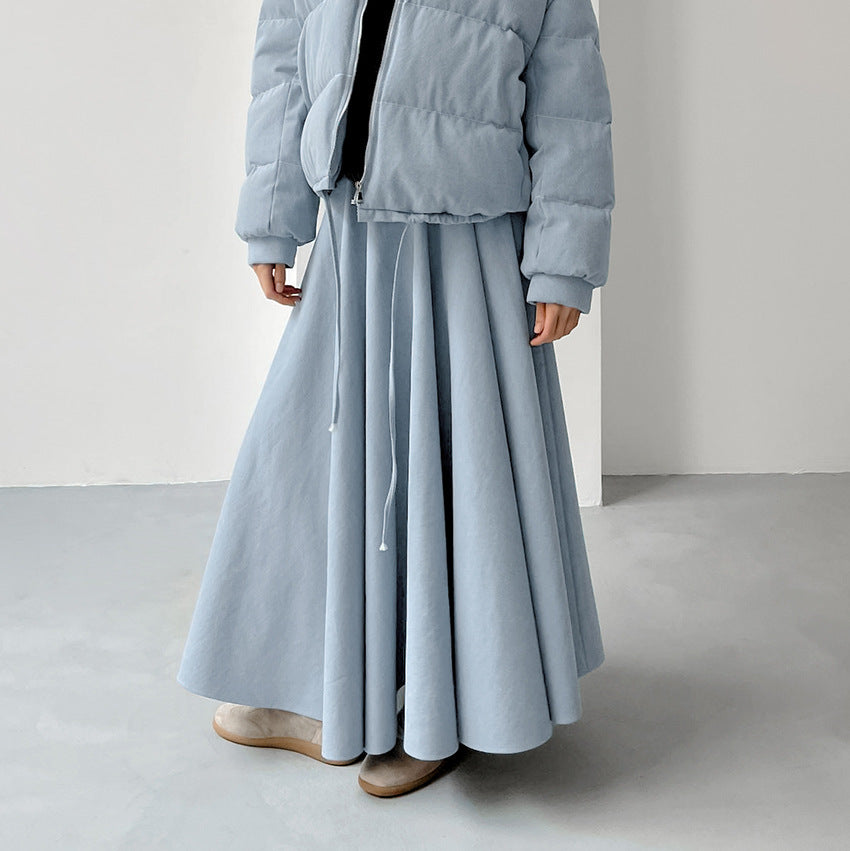 Jupe automne-hiver rétro élégante bleue en coton et lin, ample, taille haute, arrivant à la cheville, style minimaliste et décontracté.