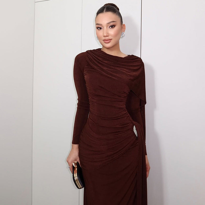 Robe maxi unie à taille cintrée et ruban plissé, idéale pour l'automne et l'hiver