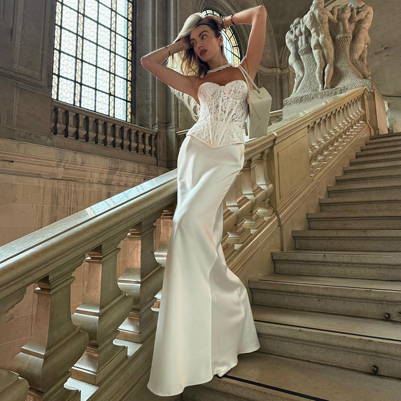 Ensemble automne-hiver femme : top tube en dentelle, jupe fourreau unie et coupe slim.